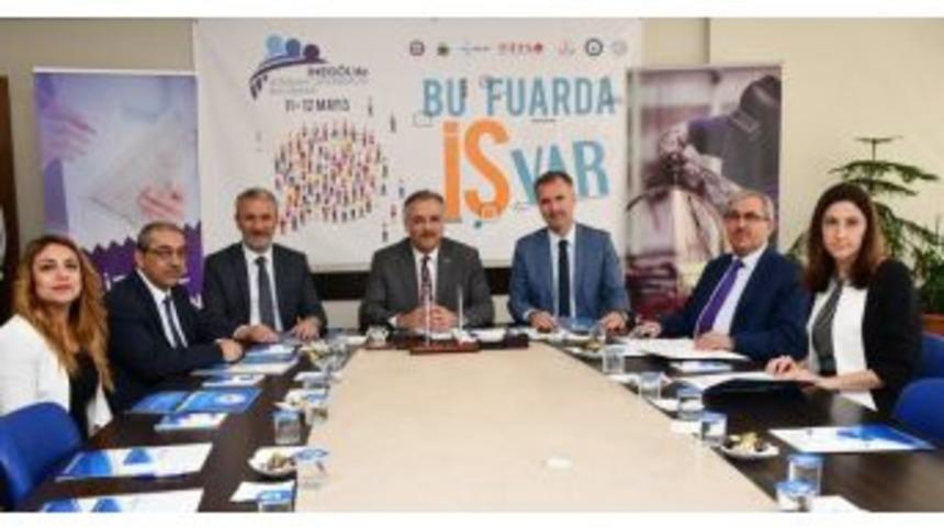 İstihdam Fuarı&rsquo;nın İmzaları Atıldı