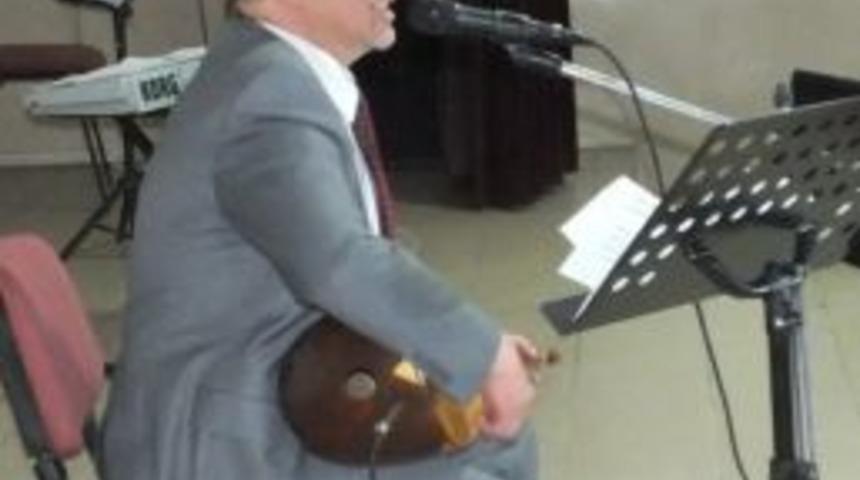 Şahin, Kağızmanlı Hıfzı&rsquo;nın Şiirlerini Besteliyor