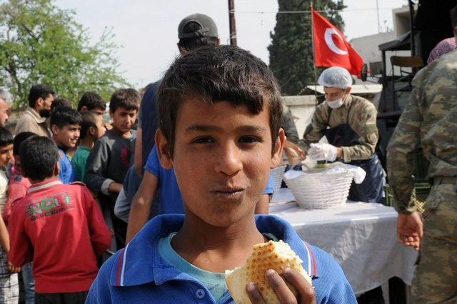 Afrin Halkının Ekmeği Mehmetçik’ten