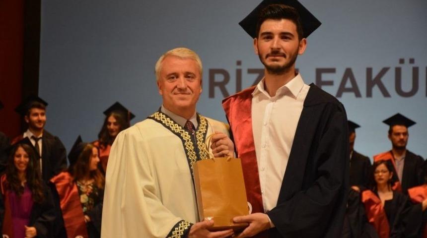 Turizm Fak&uuml;ltesi, Mezunlarını Yeni Hayatlarına Uğurladı