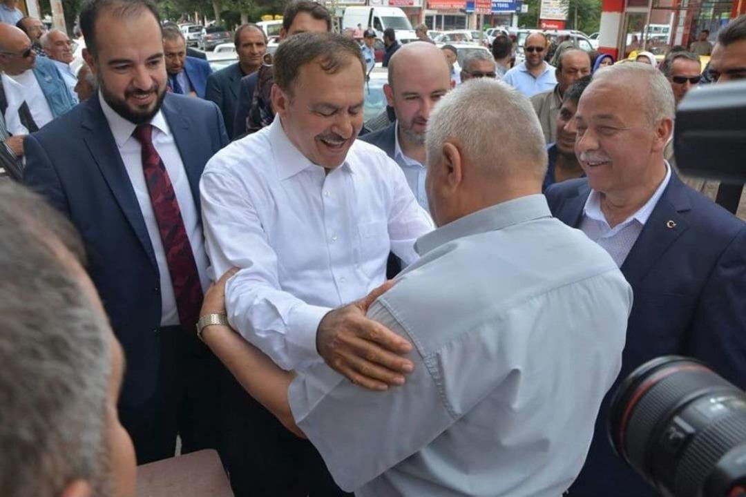 Bakan Veysel Eroğlu, Dinar İl&ccedil;esinde &Ccedil;arşı Esnafını Ziyaret Etti
