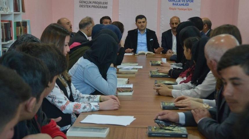 Kaymakam Sarı, &Ouml;ğrencilerle Buluştu