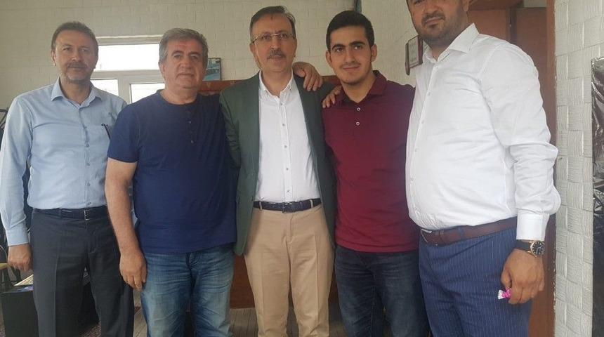 Ak Parti&rsquo;de Se&ccedil;im &Ccedil;alışmaları Bayram Havasında Ge&ccedil;iyor