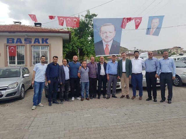 Ak Parti’de Seçim Çalışmaları Bayram Havasında Geçiyor