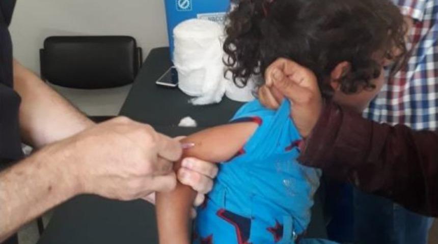 Bayram D&ouml;n&uuml;ş&uuml; Suriyeli &Ccedil;ocuklar Aşılanıyor