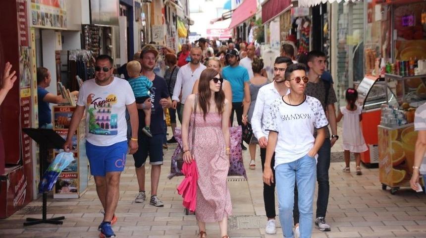 Yolcu Gemisinden Bin 815 Yolcu İndi