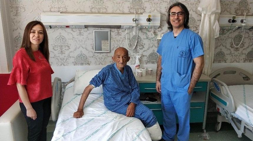 Sahipsiz Hastaya Hastane Sahip Çıktı