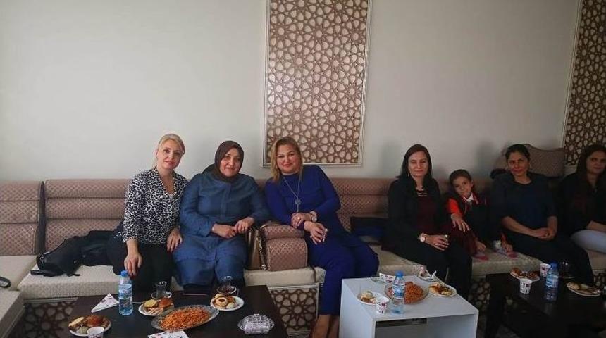 Vali Toprak&rsquo;ın Eşi Dr. Funda Toprak Aş&ccedil;ılık Kursuna Katılan Kadınlara Ziyaret