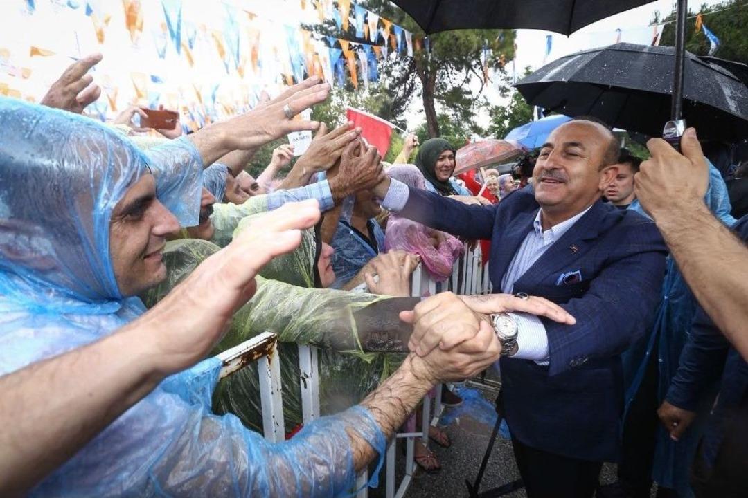 Bakan &Ccedil;avuşoğlu, Burdur&rsquo;da Yağmur Ve Doluya Yakalandı