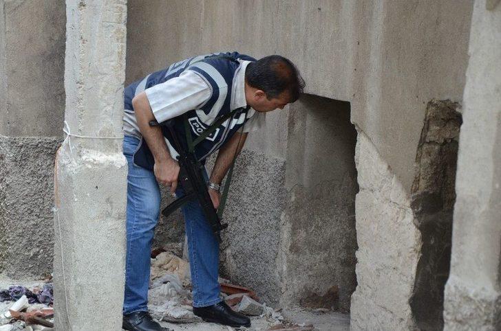 Metruk Yapılar Didik Didik Aranıyor G4