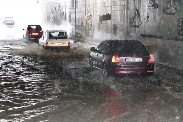 Bolu’da Sağanak Yağmur Alt Geçitlerde Su Baskınına Neden Oldu