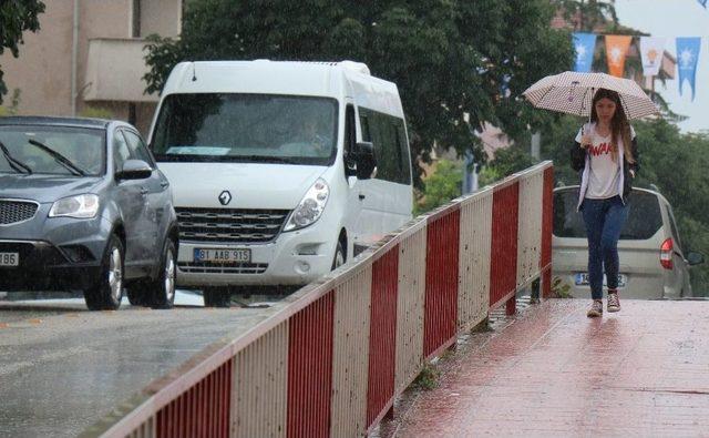 Bolu’da Sağanak Yağmur Alt Geçitlerde Su Baskınına Neden Oldu