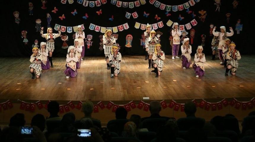 Odunpazarı&rsquo;nın &Ccedil;ocukları 23 Nisan&rsquo;ı Kutlamaya Devam Ediyor