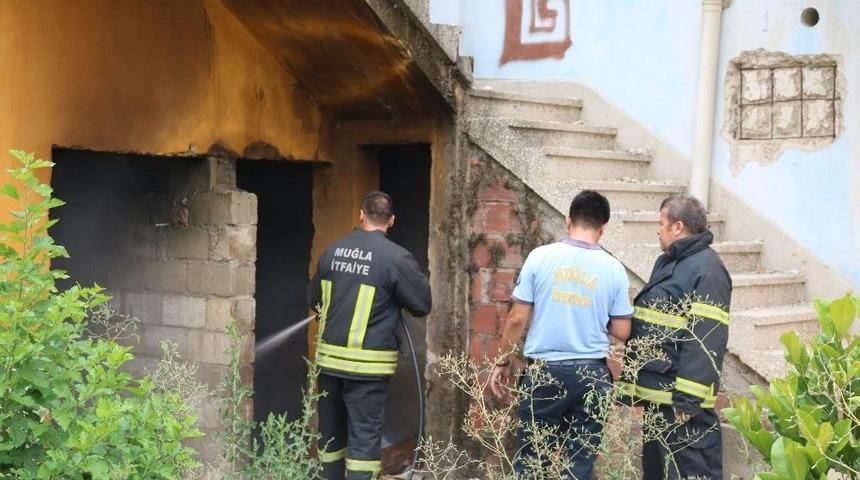 Milas&rsquo;ta Metruk Evde Yangın