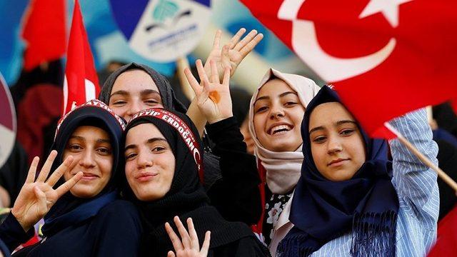 İmam Hatipliler Derneği'nden 'İmam Hatiplere Bakış Araştırması' raporu: Dindar ve kindar nesil kavramı başı çekiyor
