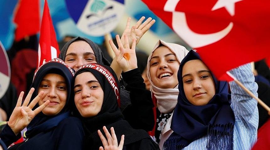 İmam Hatipliler Derneği'nden 'İmam Hatiplere Bakış Araştırması' raporu: Dindar ve kindar nesil kavramı başı çekiyor