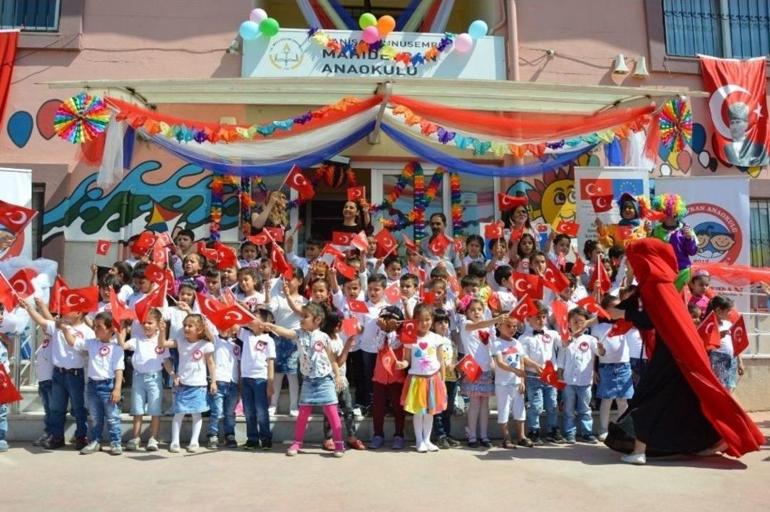 M&uuml;lteci &Ccedil;ocuklar İ&ccedil;in 23 Nisan Şenliği