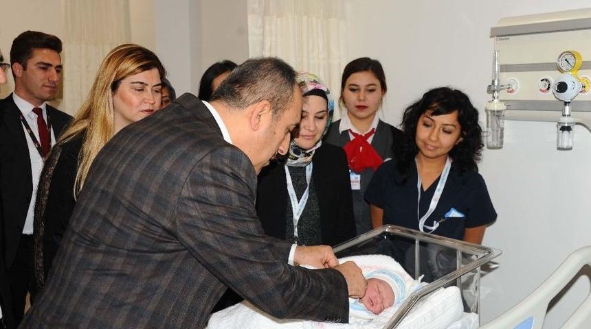 Mersin&rsquo;de Yeni Yılın İlk Bebeği Doğdu