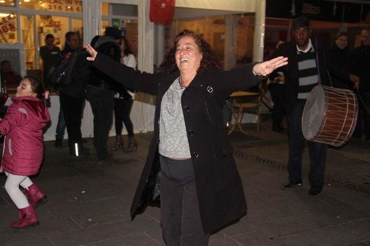 Bodrum’da Sokaklar Eğlence Mekanına Döndü G4