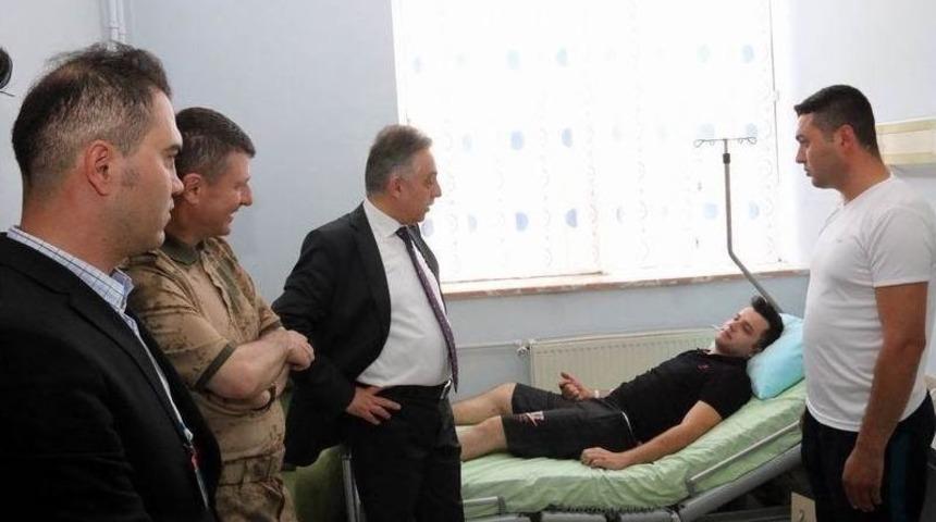 Vali Toprak Yaralı Askerleri Ziyaret Etti