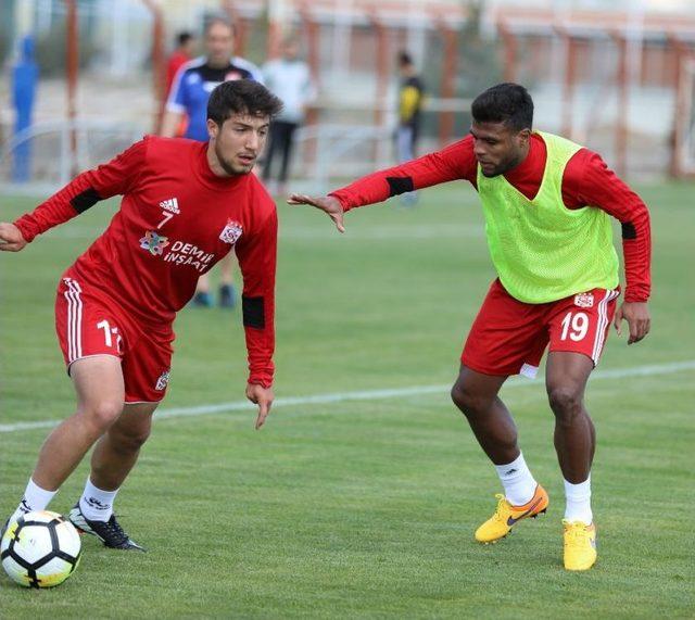 Sivasspor’da, Gençlerbirliği Mesaisi Sürüyor