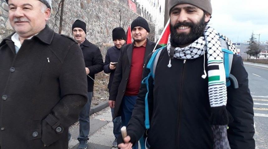 Kud&uuml;s İ&ccedil;in Yola &Ccedil;ıktı