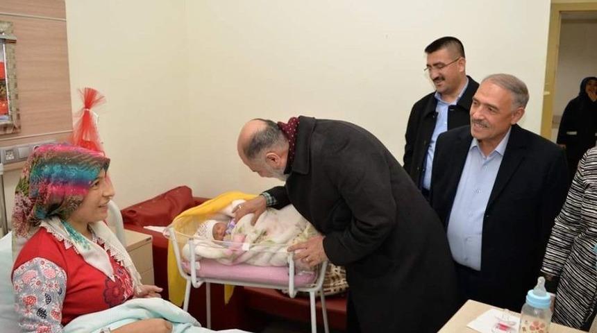 Niğde&rsquo;de Yeni Yılın İlk Bebeği Eymen Bebek Oldu