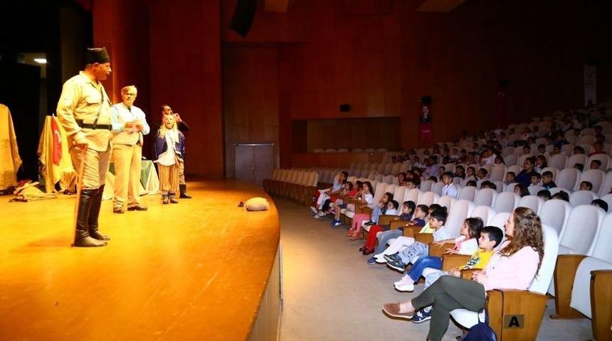 Manavgat Belediyesi&rsquo;nden &Ccedil;ocuklara Tiyatro