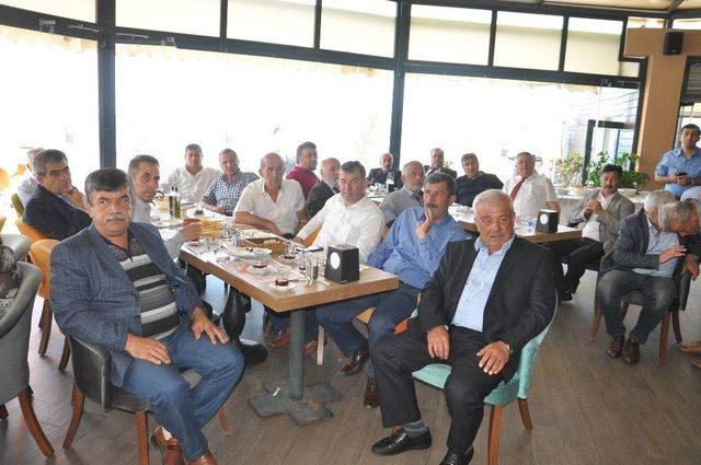 Ak Parti Milletvekili Adayları Muhtarlarla Bir Araya Geldi