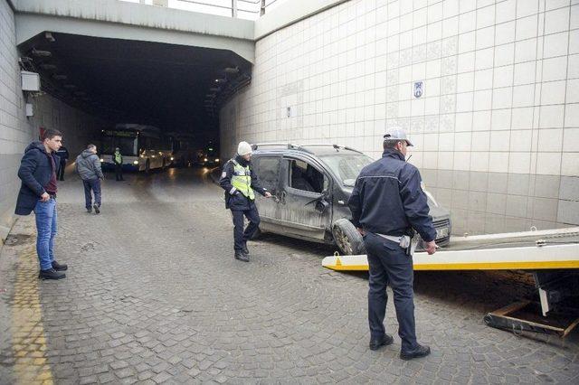 Alkollü Sürücü Kaza Yaptı: 2 Yaralı