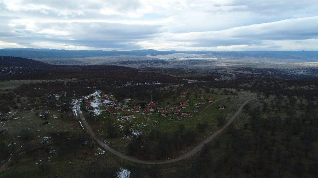 60 Haneli K&ouml;yde Karı-koca Kaldı