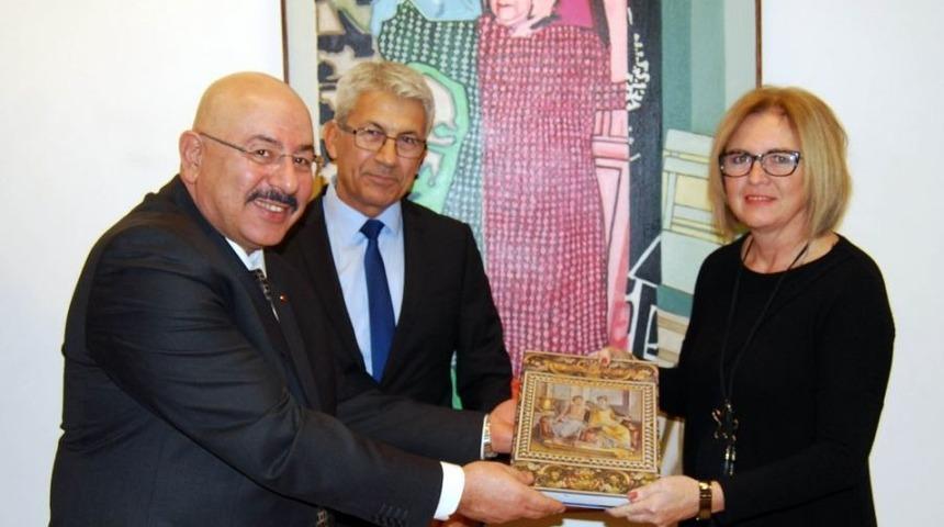 Alman Ve T&uuml;rk &Ccedil;iftten "ge&ccedil;mişten Bug&uuml;ne" Temalı Resim Sergisi