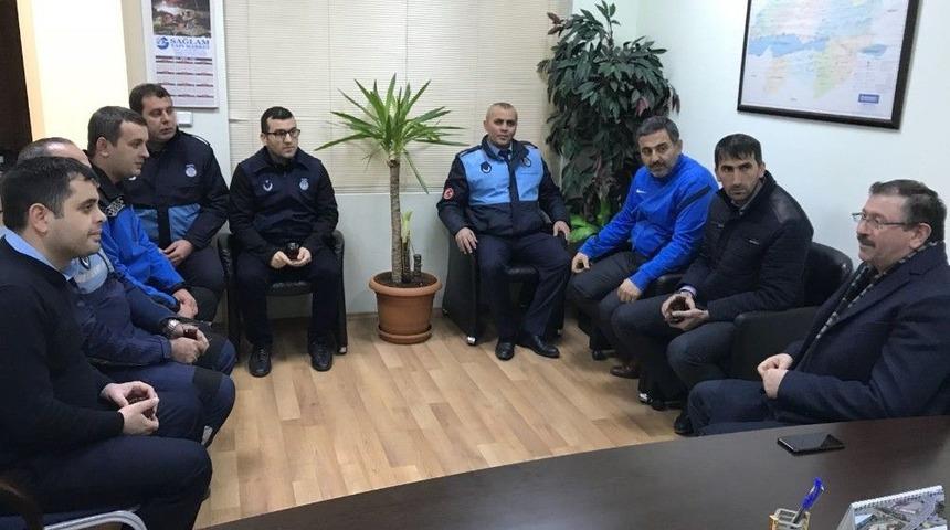 Genel Sekreter Bayram, Yeni Yıla G&ouml;revdeki Belediye Ekipleriyle Girdi