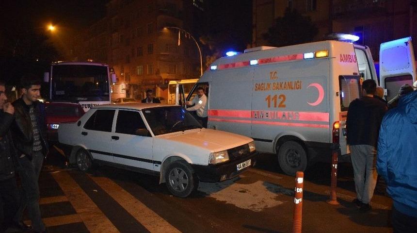 Park Halindeki 4 Araca &Ccedil;arparak Durabildi