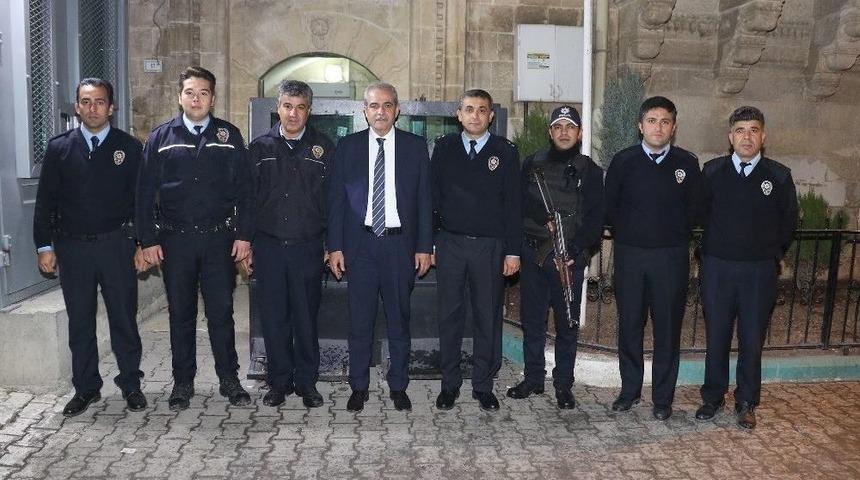 Yılbaşı Gecesi Emniyet G&uuml;&ccedil;lerine Ziyaret