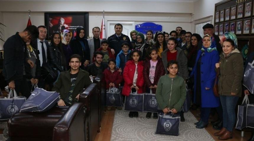 Emniyet M&uuml;d&uuml;r&uuml; Ekici &Ccedil;ocuklarla Buluştu