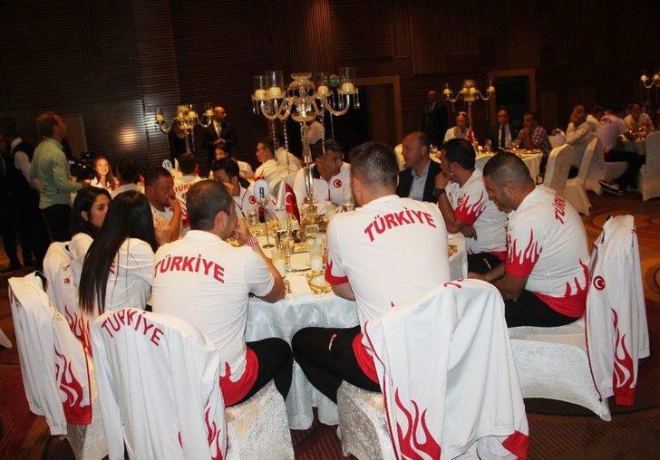 Bakan Osman Aşkın Bak, Milli Sporcularla Bir Araya Geldi G3