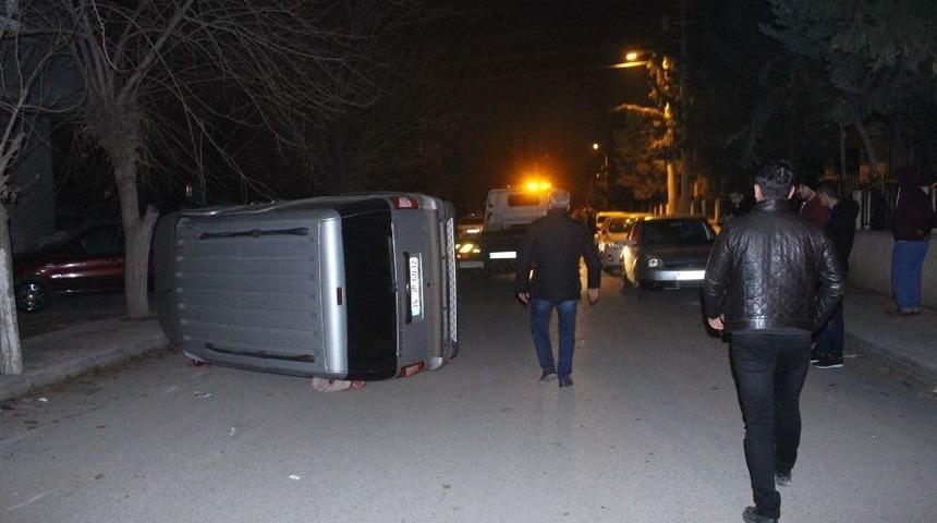 Hafif Ticari Ara&ccedil;lar &Ccedil;arpıştı: 1 Yaralı