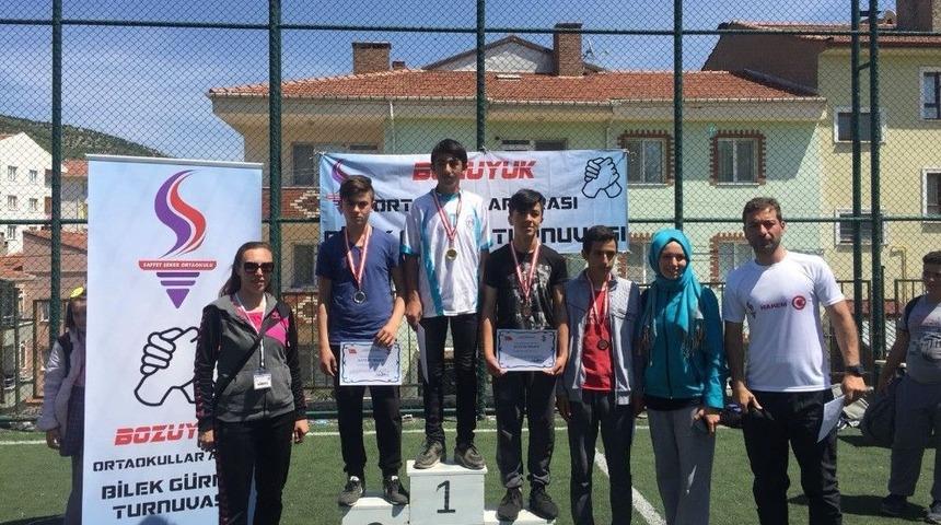 Boz&uuml;y&uuml;k&rsquo;te Ortaokullar Arasında Bilek G&uuml;reşi Turnuvası