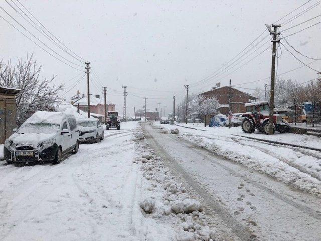 Yeni Yıla Karla Uyandılar