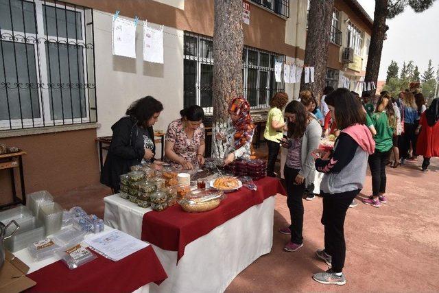 Öğrenciler Yemek Festivalinde Hünerlerini Sergiledi