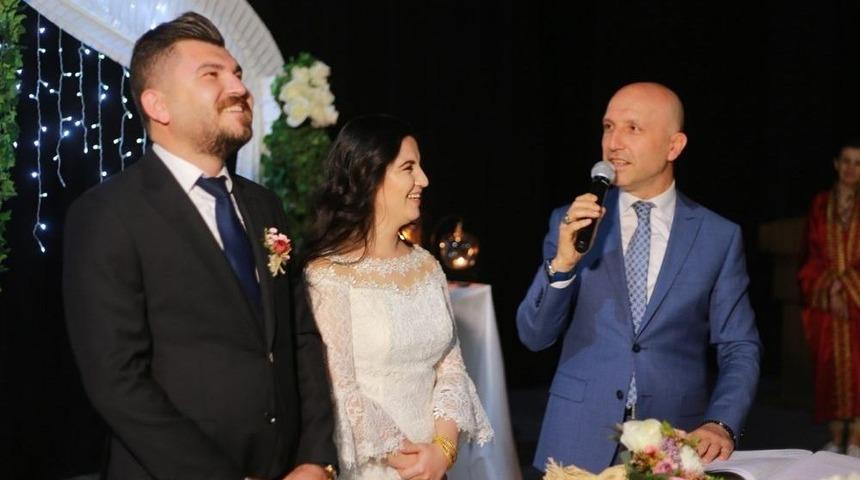 Başkanın Nikahtaki İstekleri Damadı Terletti
