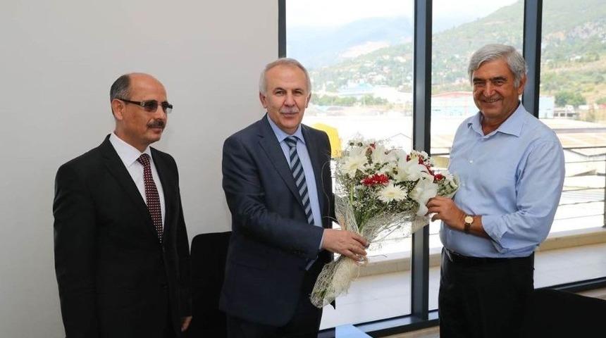 Vergi Rekortmenine Hatay Valisi Erdal Ata’dan Ziyaret