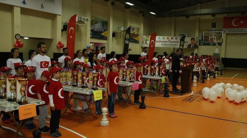 Ailece &Ouml;d&uuml;l&uuml; Hak Ettiler