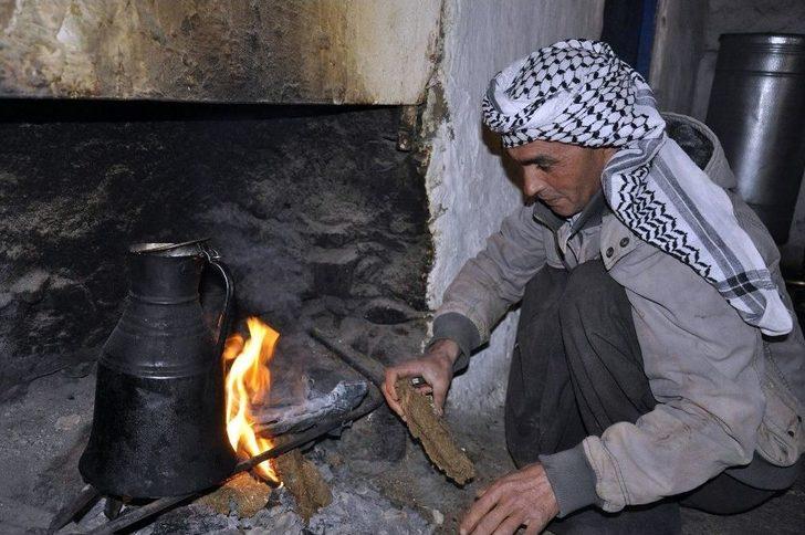 11 Nüfuslu Ailenin Tek Odalı Evde Yaşam Mücadelesi G2