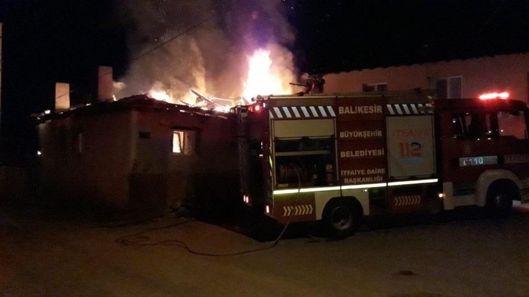 (&ouml;zel Haber) Yangın Geceyi Aydınlattı