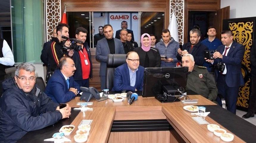 Vali Tutulmaz, Yılbaşı Gecesinde Kamu G&ouml;revlilerini Ziyaret Etti