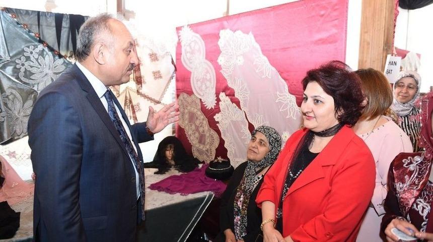 El Emeği G&ouml;z Nuru &Uuml;r&uuml;nler Sergilendi