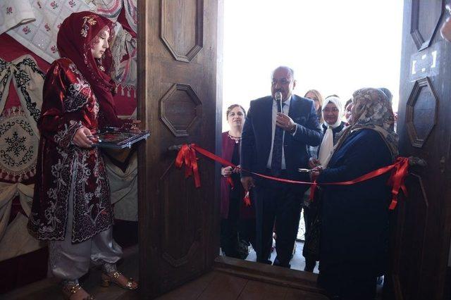 El Emeği G&ouml;z Nuru &Uuml;r&uuml;nler Sergilendi 1