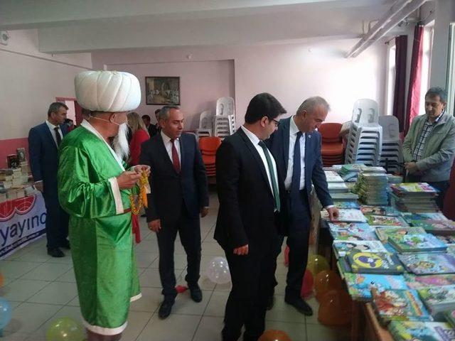 Kastamonu&rsquo;da &Ouml;ğrenciler, Biriktirdikleri Har&ccedil;lıklarla Kitap Satın Aldı 2